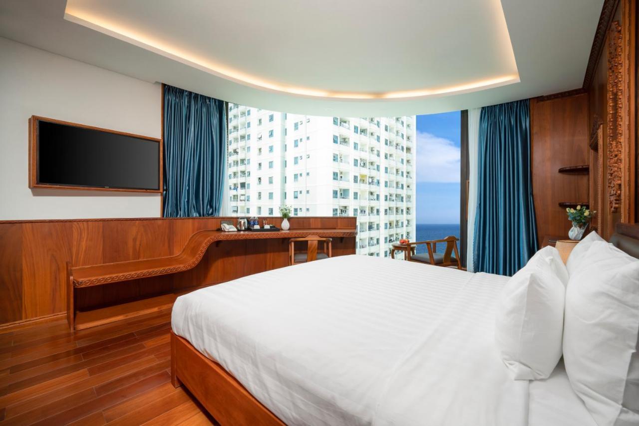 Monalisa Luxury Hotel Дананг Екстериор снимка